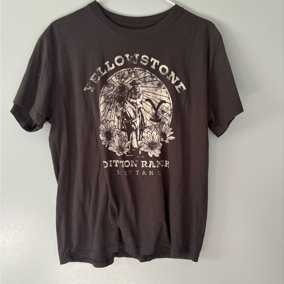 2 Graphic Tees Womens Large Yellowstone And Electric Pink - Picture 7 of 8